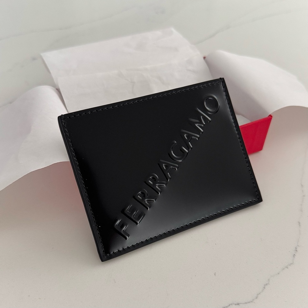 Ferragamo Logo-Embossed Cardholder 💳